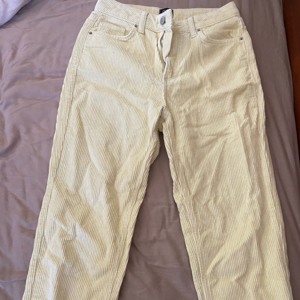 BDG yellow Corderoy pants!!